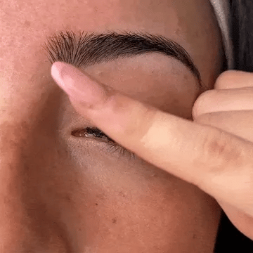 Demostración de pestañas magnéticas a prueba de agua que se aplican en pocos segundos, sin pegamento y sin irritación.